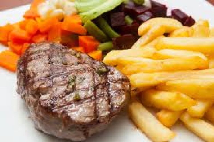 Lomo fino con papas y ensalada