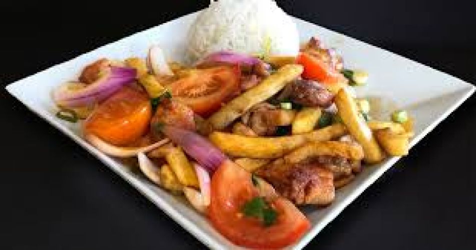 Pollo saltado