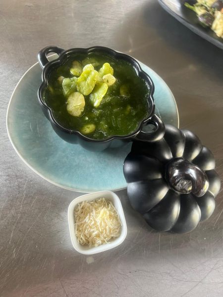 Sopa andina (queso fresco, papas amarillas, hierbas andinas)